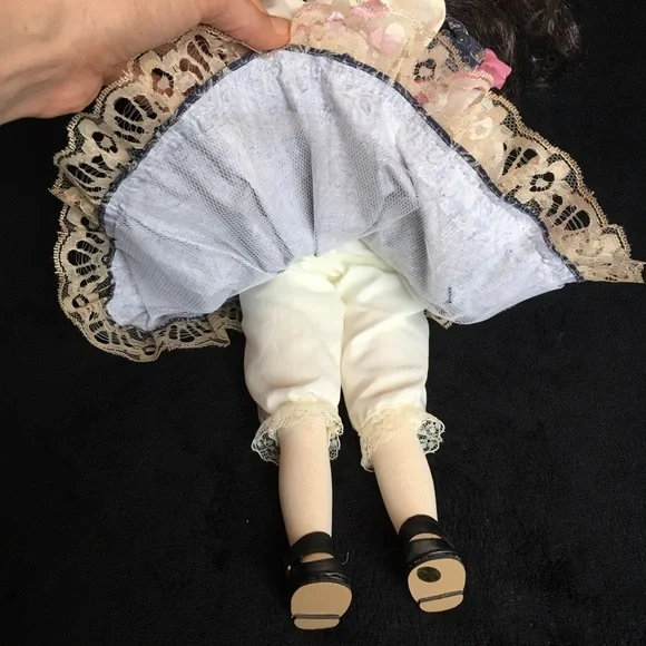 VINTAGE Porcelain Doll - Picture 13 of 16